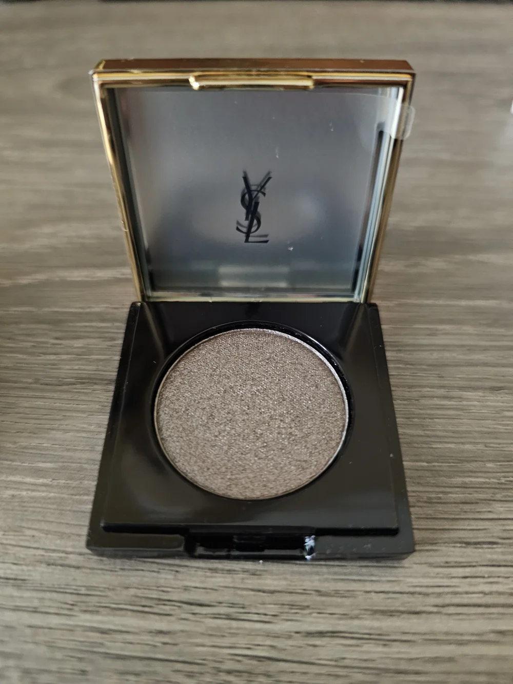 YSL Satin Crush Eyeshadow #28 Jawd1E – Uncomforming Taupe Metallic NEW